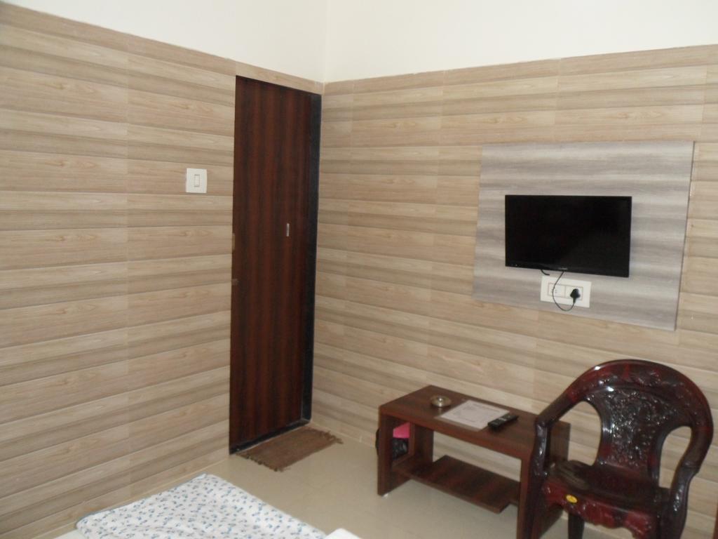 Hotel Madhusudan Dwarka (Gujarat) Room photo