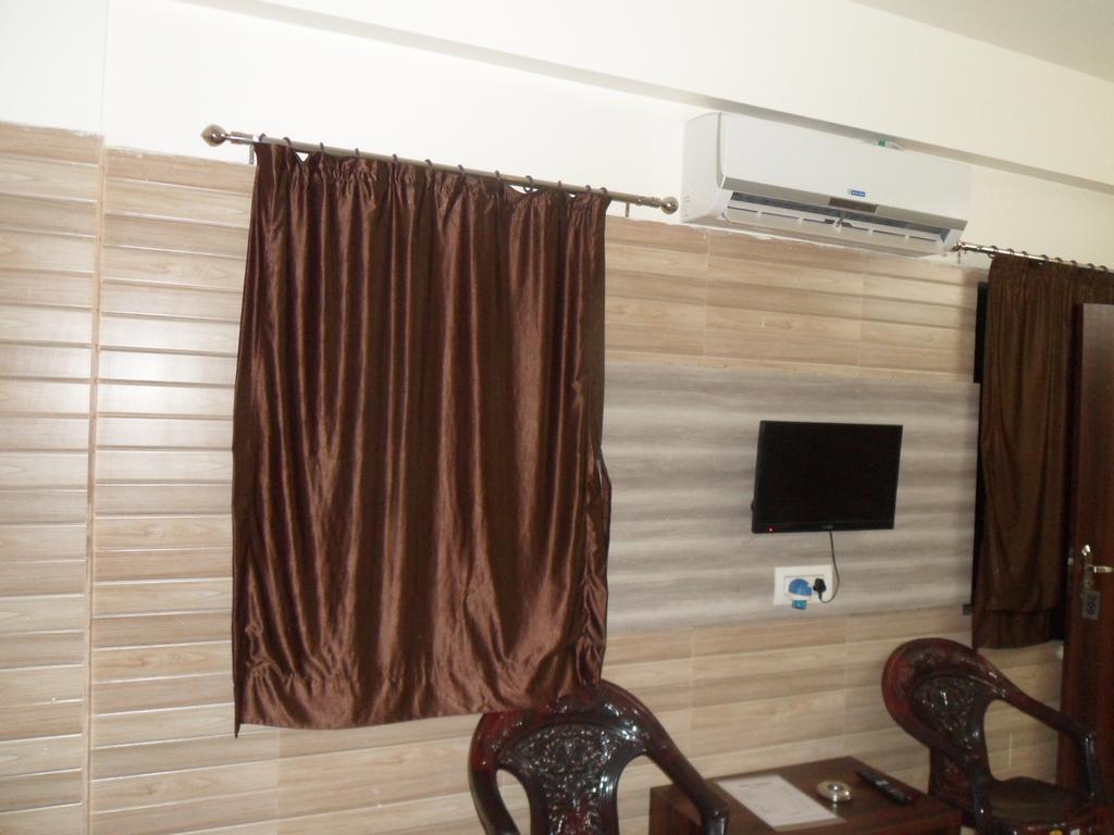 Hotel Madhusudan Dwarka (Gujarat) Room photo