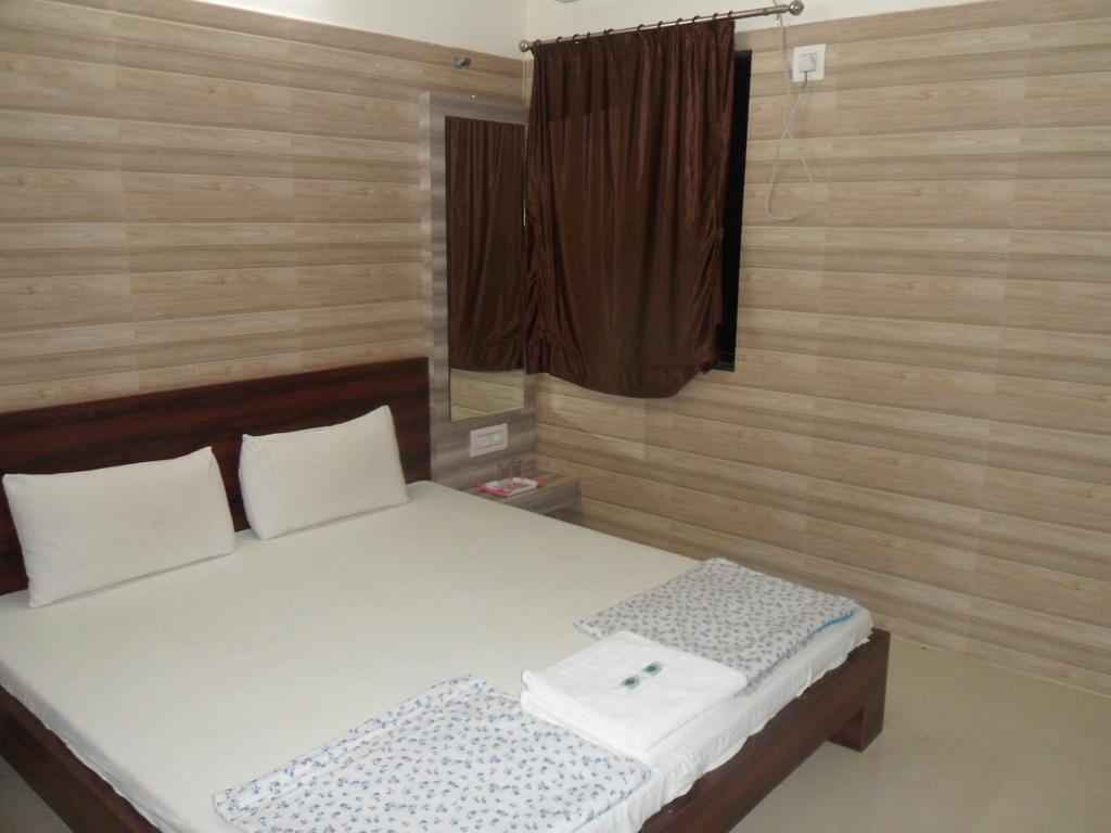 Hotel Madhusudan Dwarka (Gujarat) Room photo